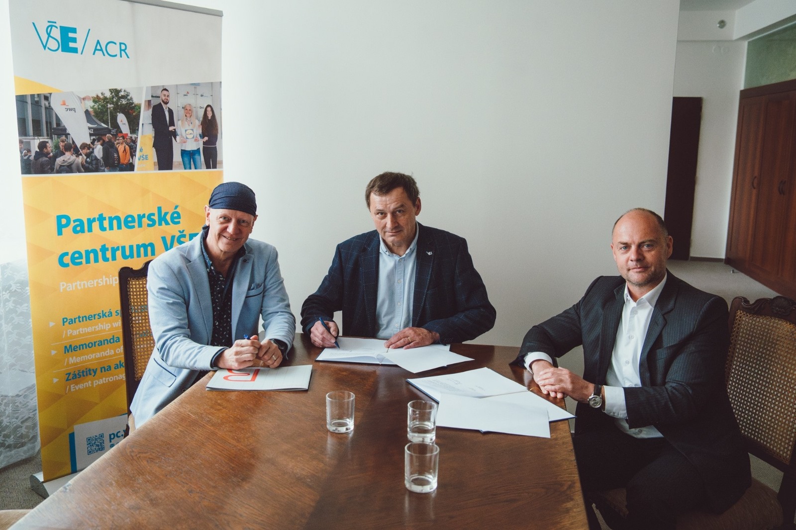 The Prague University of Economics and Business and the Dům RADOST have signed a memorandum of mutual cooperation